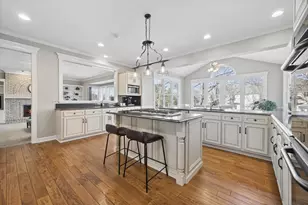 2711 Wendy Dr, Naperville, IL 60565 - Photo 6