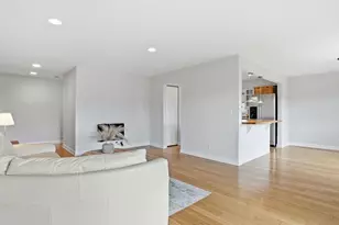 9332 Landings Ln, Des Plaines, IL 60016 - Photo 6