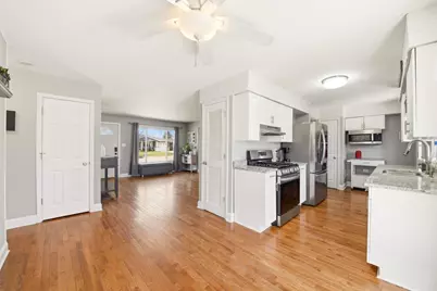 581 Charing Cross Road, Elk Grove Village, IL 60007 - Photo 10