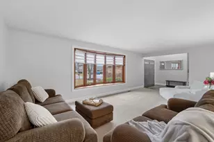 17807 Linden Dr, Tinley Park, IL 60487 - Photo 2