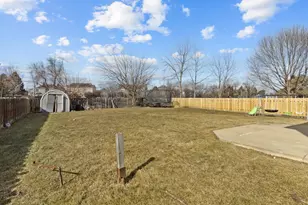 7 Elizabeth Ct, Lake in the Hills, IL 60156 - Photo 22