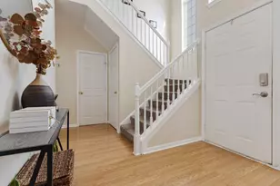 7 Elizabeth Ct, Lake in the Hills, IL 60156 - Photo 2