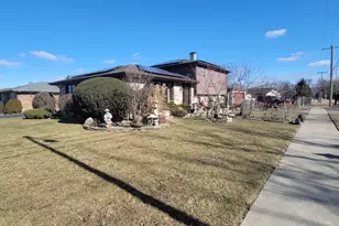 13057 S McDaniels Ct, Alsip, IL 60803 - Photo 2