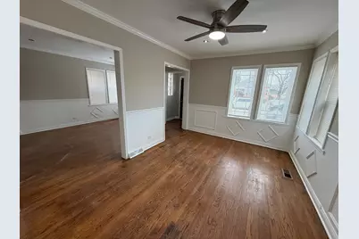 10154 S Calumet Avenue, Chicago, IL 60628 - Photo 6