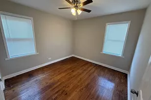 10154 S Calumet Ave, Chicago, IL 60628 - Photo 14