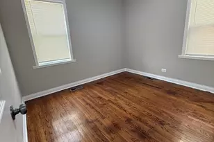 10154 S Calumet Ave, Chicago, IL 60628 - Photo 12