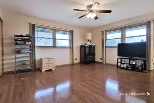 20W371 Diversey Ave, Addison, IL 60101 - Photo 10