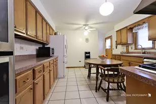 20W371 Diversey Ave, Addison, IL 60101 - Photo 8