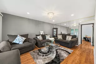 57 W 78th Pl, Chicago, IL 60620 - Photo 2