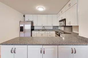 555 W Cornelia Ave, Chicago, IL 60657 - Photo 6