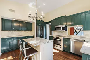 709 Woodbridge Ct, Lake Barrington, IL 60010 - Photo 10