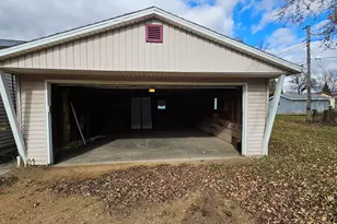 1702 Oak Grove Ave, Sterling, IL 61081 - Photo 4