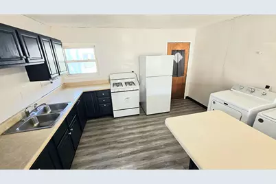 1702 Oak Grove Avenue, Sterling, IL 61081 - Photo 10