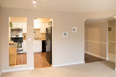 5000 Carriageway Drive #211, Rolling Meadows, IL 60008 - Photo 2