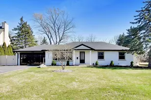 2055 Walnut Cir, Northbrook, IL 60062 - Photo 1