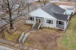 433 E Main St, Salem, IL 62881 - Photo 2