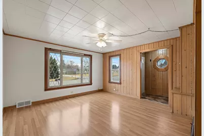 25 E Chestnut Avenue #1, Cortland, IL 60112 - Photo 2