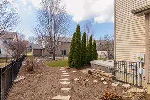 2215 Savanna Rd, Bloomington, IL 61705 - Photo 6