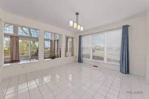 1576 Poplar Creek Dr, Hoffman Estates, IL 60169 - Photo 8