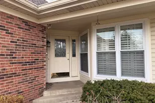 1576 Poplar Creek Dr, Hoffman Estates, IL 60169 - Photo 2