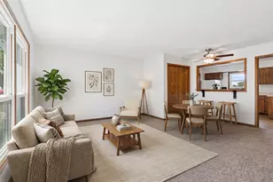 200 W Jeffery Ave, Wheeling, IL 60090 - Photo 2