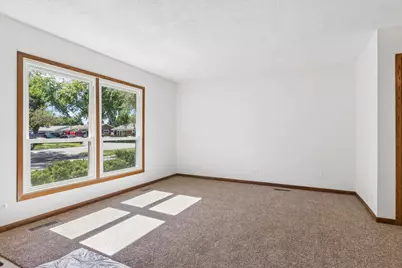 200 W Jeffery Avenue, Wheeling, IL 60090 - Photo 8