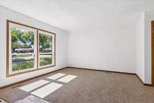 200 W Jeffery Ave, Wheeling, IL 60090 - Photo 8