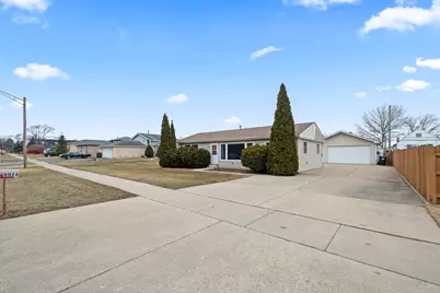 8026 W 84th Place, Justice, IL 60458 - Photo 2
