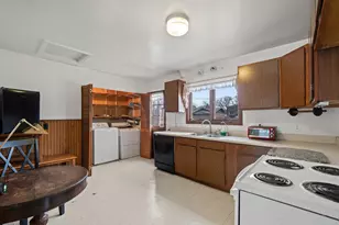 8026 W 84th Pl, Justice, IL 60458 - Photo 16