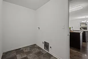 1504 Hearthstone Ln, North Aurora, IL 60542 - Photo 10