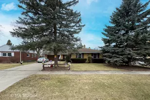 8922 Parkside Ave, Morton Grove, IL 60053 - Photo 2