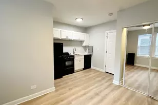 5710 N Winthrop Ave, Chicago, IL 60660 - Photo 2