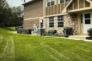 105 Maplewood Dr, Vernon Hills, IL 60061 - Photo 1