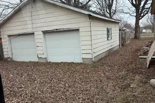 606 Taffee St, Pinckneyville, IL 62274 - Photo 6