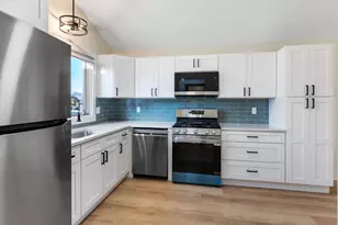 215 Apple Hill Ln, Streamwood, IL 60107 - Photo 4