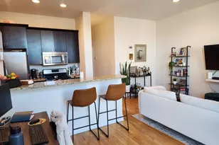 918 W Belmont Ave, Chicago, IL 60657 - Photo 2