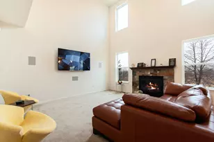 1 Pond Ct, Bolingbrook, IL 60490 - Photo 4