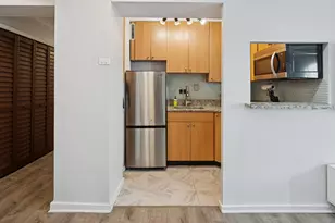 2909 N Sheridan Rd, Chicago, IL 60657 - Photo 8