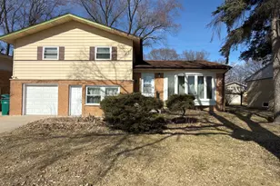 10 Linden Ave, Buffalo Grove, IL 60089 - Photo 1