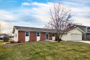 825 Concord Ln, Hoffman Estates, IL 60192 - Photo 1