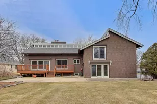 60 Sheffield Ln, Oak Brook, IL 60523 - Photo 22