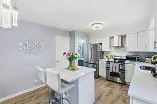 2132 Rugen Rd, Glenview, IL 60026 - Photo 6