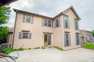 2705 Colonial Dr, Elgin, IL 60124 - Photo 6