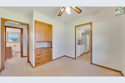 [Address not provided], Carpentersville, IL 60110 - Photo 12