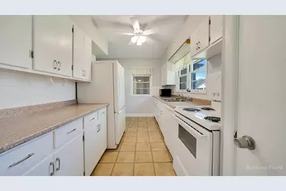 319 N Lord Avenue, Carpentersville, IL 60110 - Photo 10