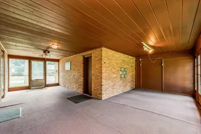 319 N Lord Avenue, Carpentersville, IL 60110 - Photo 4