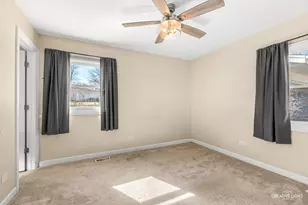 107 W Streamwood Blvd, Streamwood, IL 60107 - Photo 8