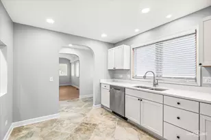 27W347 Washington Ave, Winfield, IL 60190 - Photo 4