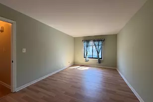 380 Pierce Ct, Vernon Hills, IL 60061 - Photo 10