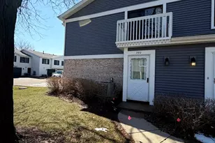 380 Pierce Ct, Vernon Hills, IL 60061 - Photo 2